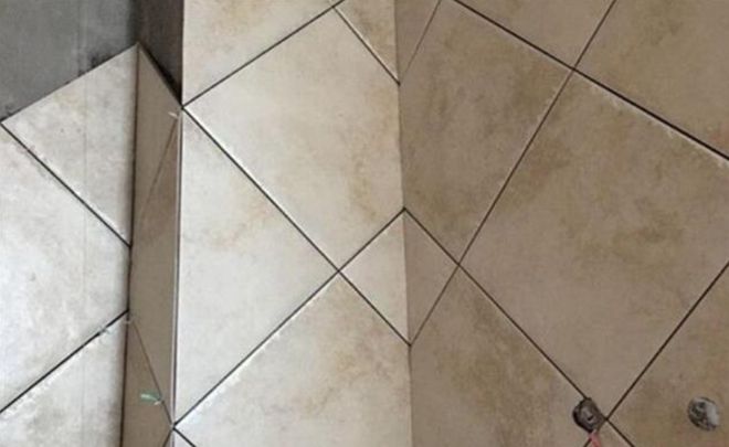 墙砖烂掉一个角怎么修复好(墙面砖坏了一块怎么能补进一块新的)